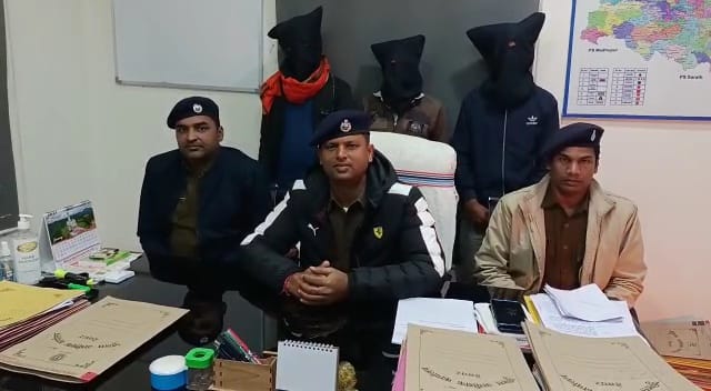 देवघर : बाइक की लूट कर महज तीन हजार में बेच देते थे लुटेरे, तीन गिरफ्तार