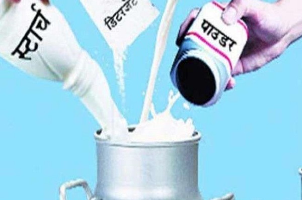 नकली दूध पर आयोग सख्त, राज्य सरकार से मांगी रिपोर्ट, कहीं आप भी तो नहीं हो रहें शिकार?