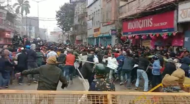 BSSC अभ्यर्थियों पर लाठीचार्ज, अभ्यर्थी पीटी परीक्षा रद्द करने की कर रहे मांग 