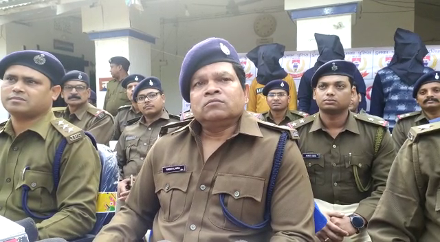 दुमका पुलिस की बड़ी सफलता, एक साथ तीन मामलों का किया उद्दभेदन, चार गिरफ्तार