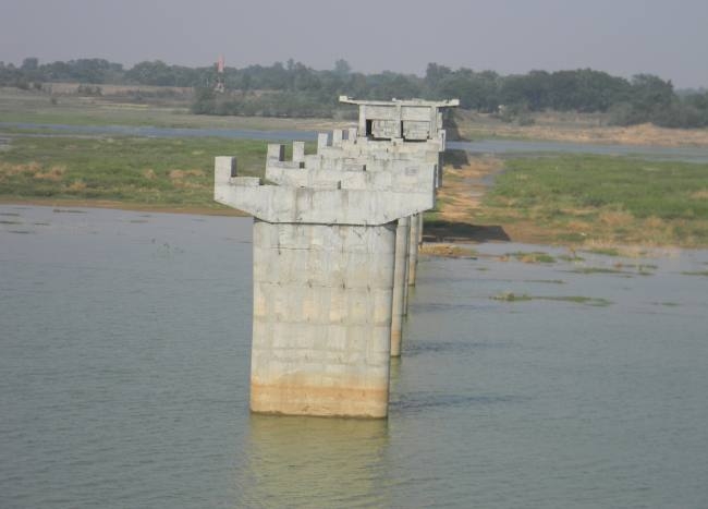 निरसा का बर बेंदिया पुल, 2007 में शुरू हुआ था काम लेकिन अब तक है अधूरा, जानिए पुल बन जाने से क्या होंगे फायदे 