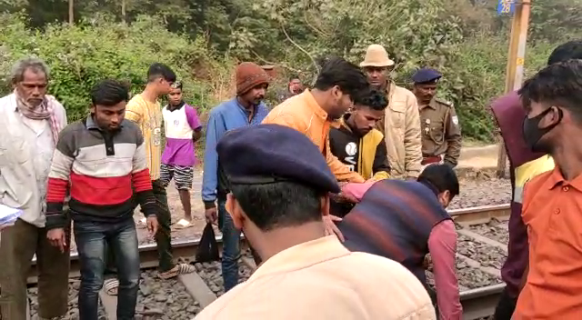 जमशेदपुर : रेलवे ट्रैक से युवक का शव बरामद, आत्महत्या की आशंका