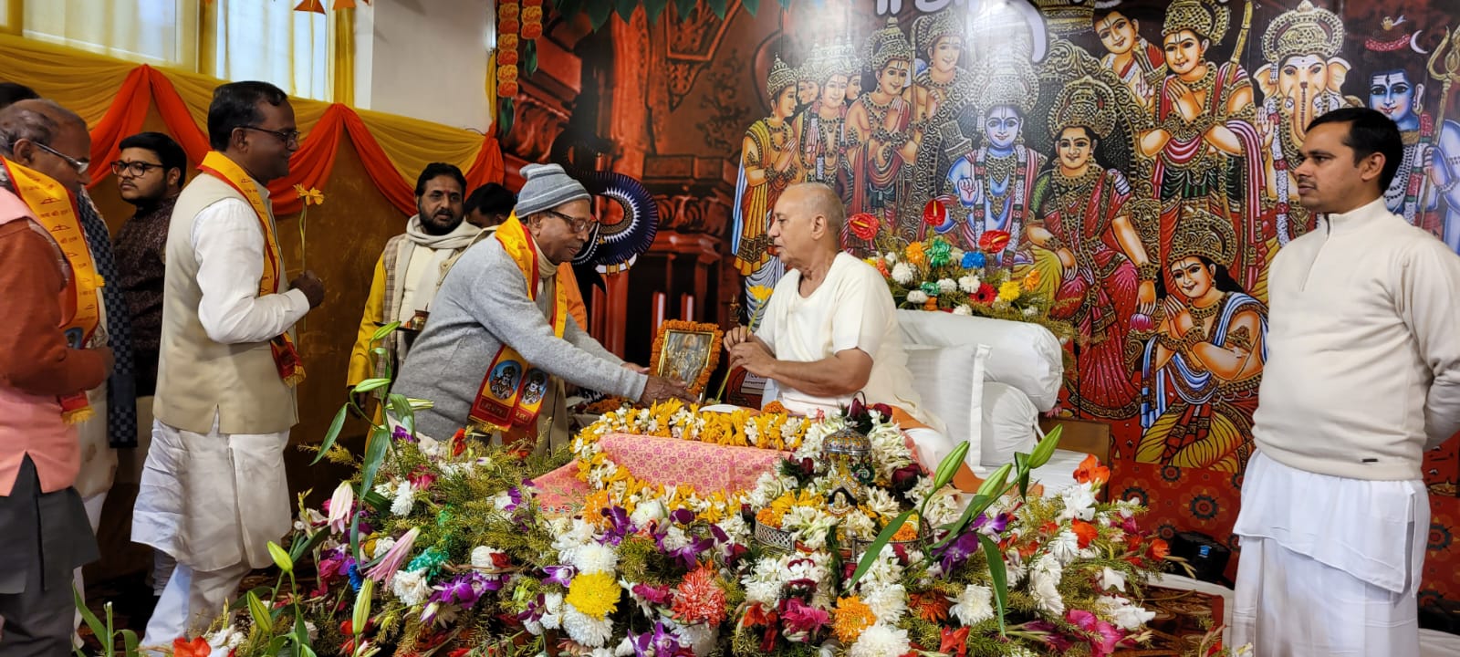 धनबाद: श्री राम कथा में उमड़ी श्रद्धालुओ की भीड़, संत विजय कौशल महाराज ने किया ज्ञानवर्द्धन