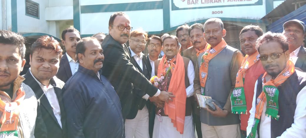 भारतीय जनता पार्टी के नेता और कार्यकर्ताओं ने बार एसोसिएशन के अधिवक्ताओं को गृहमंत्री अमित शाह के सभा में आने का दिया निमंत्रण