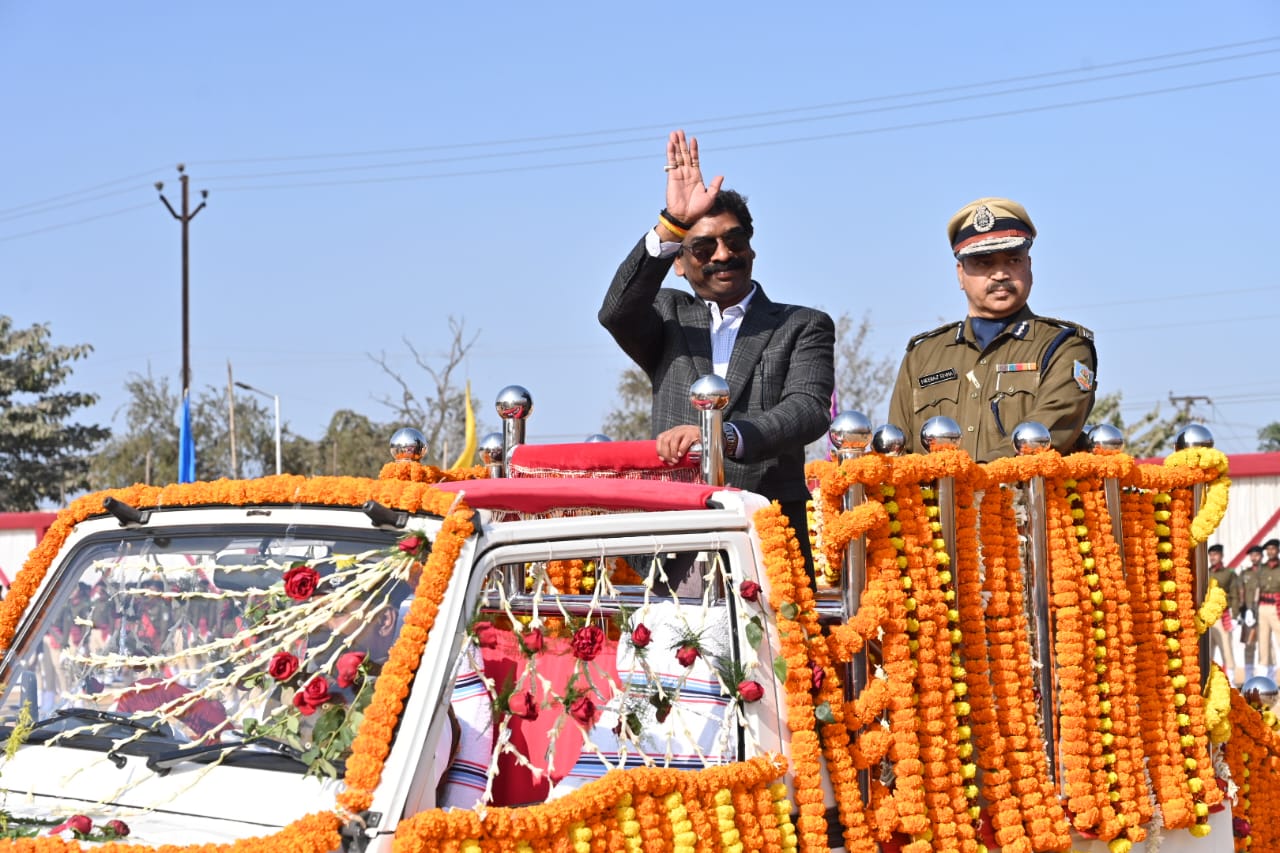 मुख्यमंत्री हेमन्त सोरेन आईआरबी -8 और एसआईआरबी -1 और 2 के पारण परेड समारोह में हुए शामिल, महिलाओं की बढ़ती भागीदारी को बताया गर्व की बात
