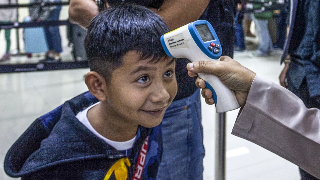 धनबाद में कोरोना टेस्टिंग की खुली पोल, एक व्यक्ति के भरोसे पूरा बस स्टैन्ड