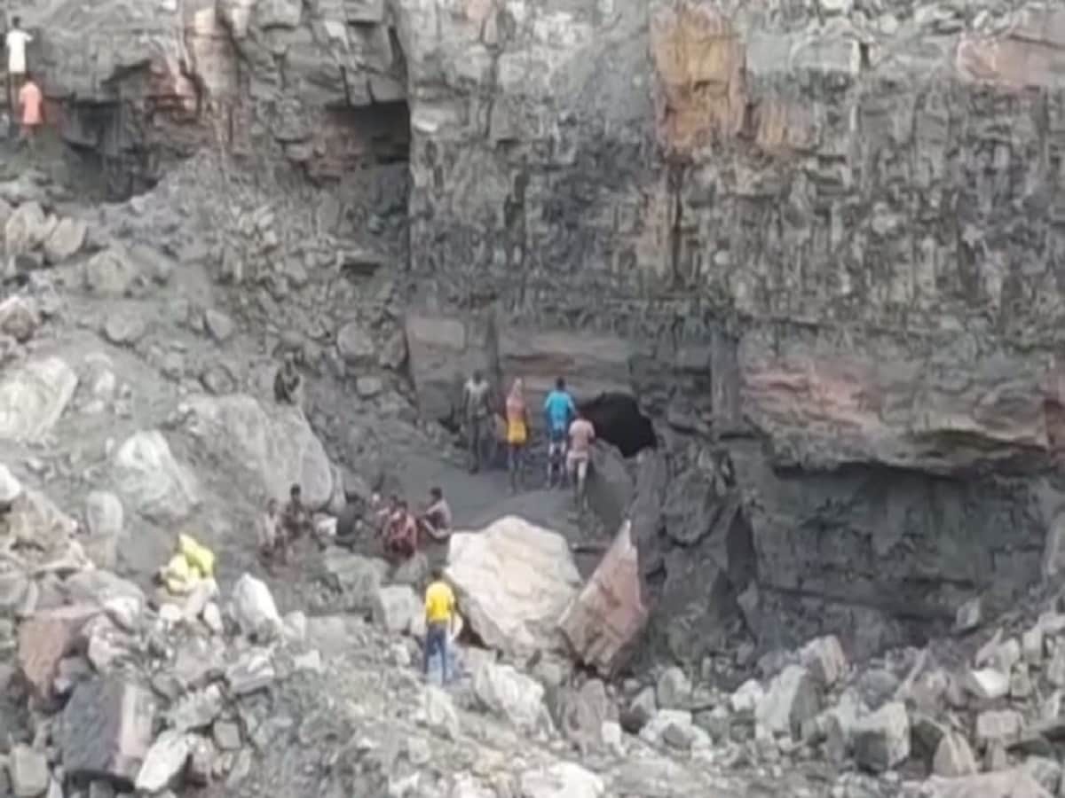 कोयले का अवैध उत्खनन कर रहे थे लोग, धंसी चाल, आधा दर्जन लोग घायल