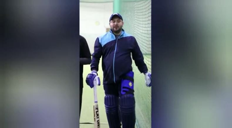 राजनीति से समय निकाल कर क्रिकेट खेलते नजर आए बिहार के डिप्टी सीएम तेजस्वी यादव, वीडियो किया पोस्ट  