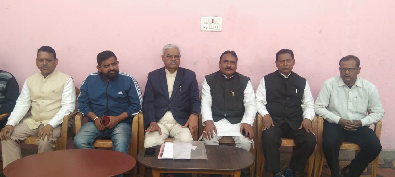 धनबाद -चंद्रपुरा रेल लाइन को आग से नहीं सुरक्षित और कीमती कोयले से है खतरा,जानिए किसने कही यह बात