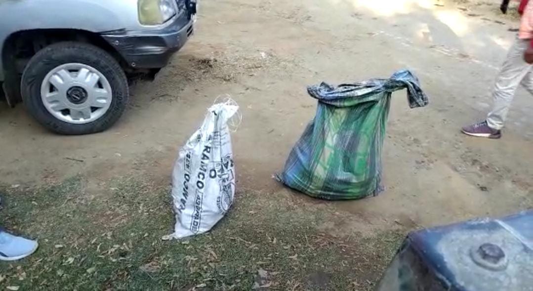 धनबाद: गोमो लोको बाजार में रखे तबाही के सामान से अनजान थी पुलिस, पहुंची तो 264 पीस विस्फोटक किया बरामद