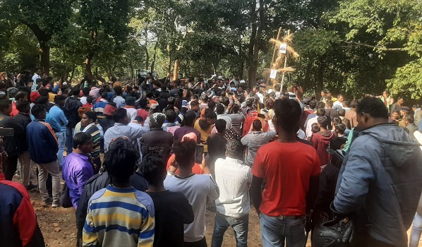 मारंगबुरु को बचाने के लिए जन आक्रोश महारैली के तहत मधुवन में आदिवासियों का जुटान, जानिए क्या है पूरा मामला