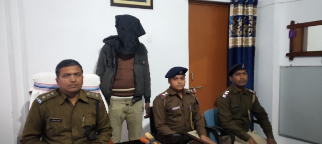 देवघर : पावर हाउस में लूट करने वाले अंतरराज्यीय लुटेरा गैंग का उद्भेदन, चोरी के सामान के साथ एक गिरफ्तार 