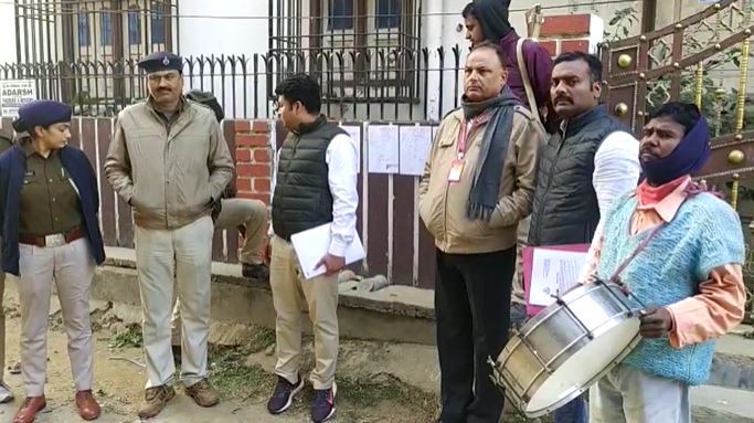 बिहार के सबसे बड़े सृजन घोटाले में फरार चल रहे अमित और रजनी प्रिया की संपत्ति पर कोर्ट ने चिपकाया नोटिस, जल्दी हाजिर होने का दिया आदेश  