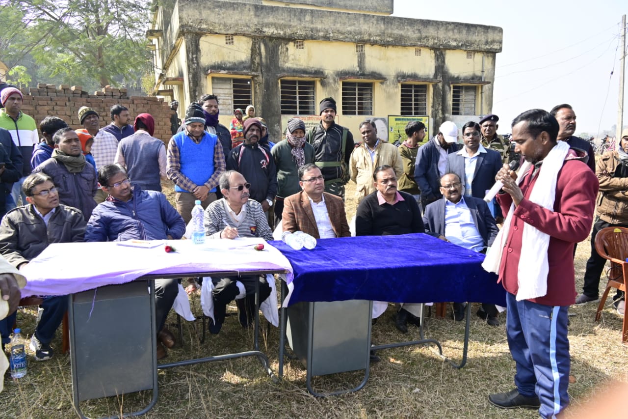 सुखाड़ का जायजा लेने केंद्रीय टीम पहुंची दुमका, स्थित का लिया जायजा   