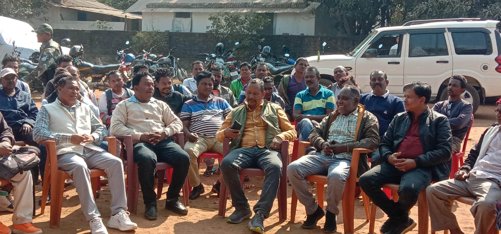 चाईबासा: सीएम हेमंत की खतियानी जोहार यात्रा को लेकर तैयारी तेज, विधायक दीपक बिरुवा ने कार्यकर्ताओं के साथ की बैठक 