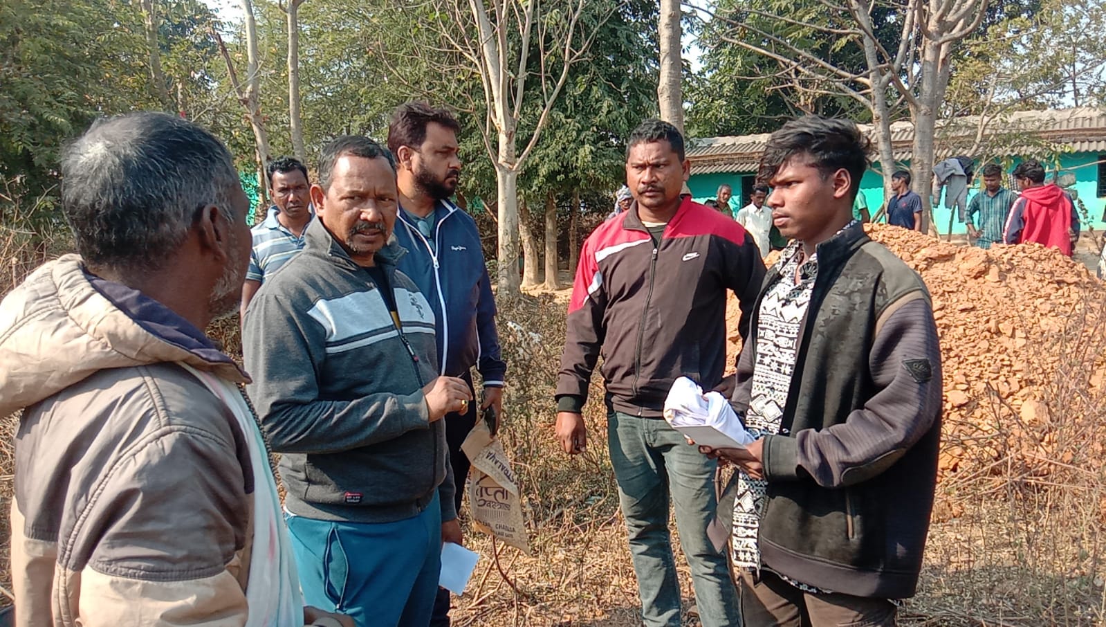 चाईबासा: सड़क हादसे पर विधायक दीपक बिरुवा ने जताया शोक, मृतकों के गांव जाकर करायी अंतिम संस्कार की व्यवस्था