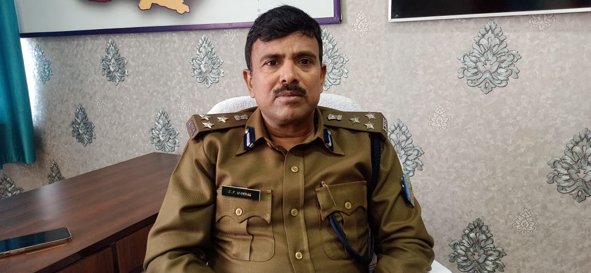 दुमका: नक्सल प्रभावित काठीकुंड प्रखण्ड में सड़क निर्माण कम्पनी के प्रतिनिधि से मांगी लेवी, डीआईजी ने कही जांच की बात