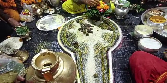 मकर संक्रांति के अवसर पर हर वर्ष दही-चूड़ा और तिल से किया जाता है ज्योर्तिलिंग का आभिषेक, जानिए क्या है मान्यता 