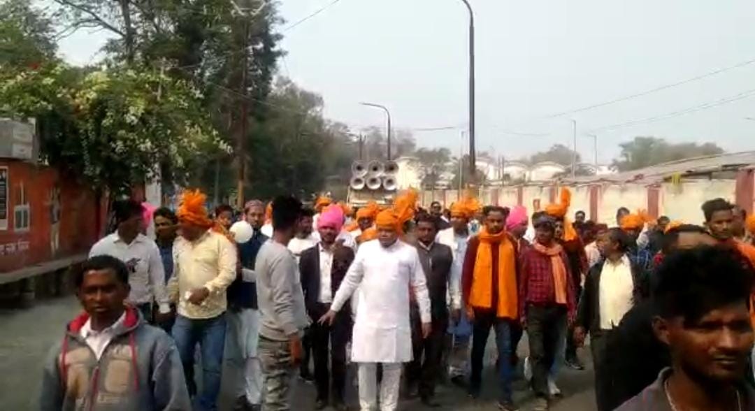 टोटो पर निकली 121 जोड़ों की बारात, विवाह का गवाह बनने को सड़क पर था धनबाद