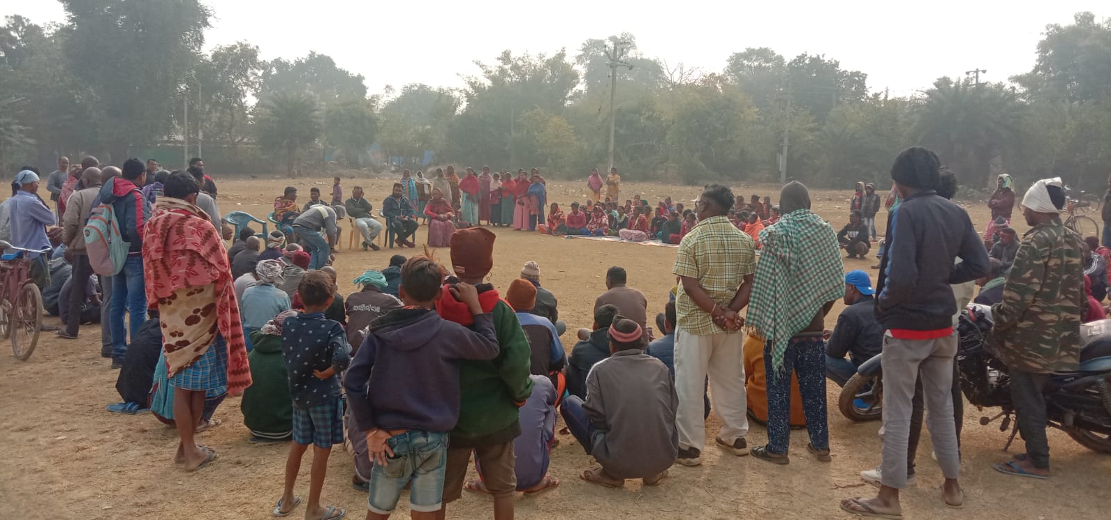 चाईबासा : सड़क हादसे में पीड़ित परिवार को मिला विधायक दीपक बिरुवा का साथ, कहा घायलों का होगा समुचित इलाज, नहीं बरती जाएगी कोताही 