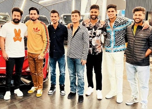 साउथ के सुपरस्टार जूनियर NTR से मिले भारतीय क्रिकेटर्स, जानिए कौन-कौन थे शामिल