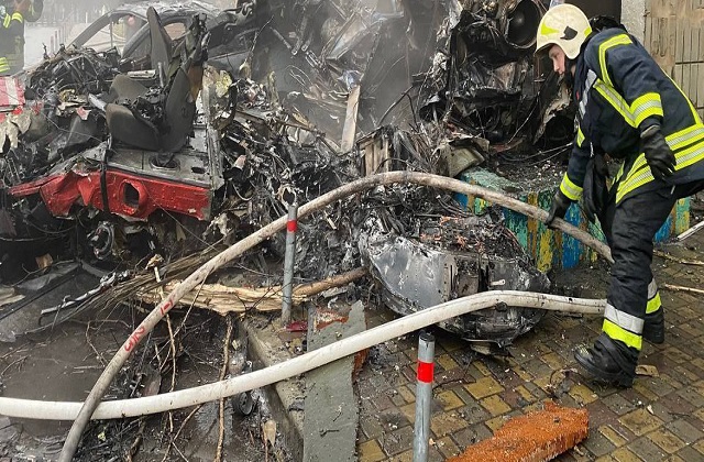 यूक्रेन की राजधानी कीव में हेलिकॉप्टर क्रैश: हादसा या साजिश, गृह मंत्री समेत 18 की मौत, मृतकों में दो बच्चे