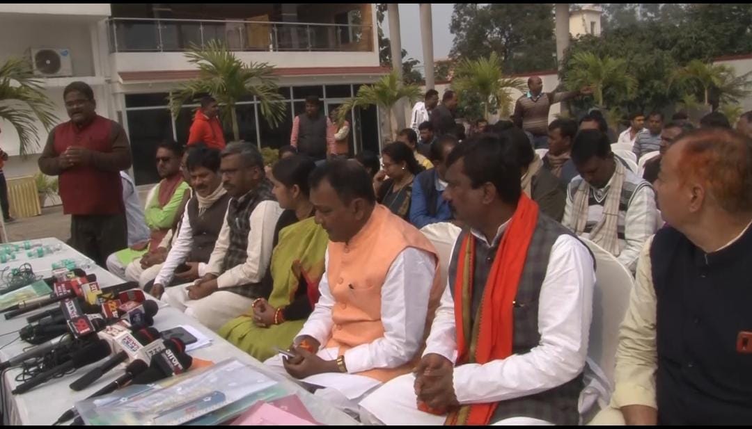 धनबाद: भाजपा नेत्री रागिनी सिंह ने वर्तमान सरकार पर लगाए गंभीर आरोप, रघुकुल पर भी जमकर साधा निशाना