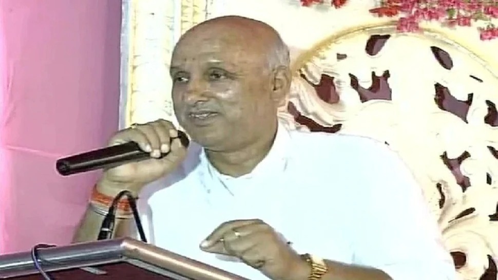 रामचरितमानस विवाद :  शिक्षा मंत्री के विवादित बयान पर सनातन धर्म के लोगों ने भभुआ व्यवहार न्यायालय में किया याचिका दायर, इस्तीफा देने की मांग 