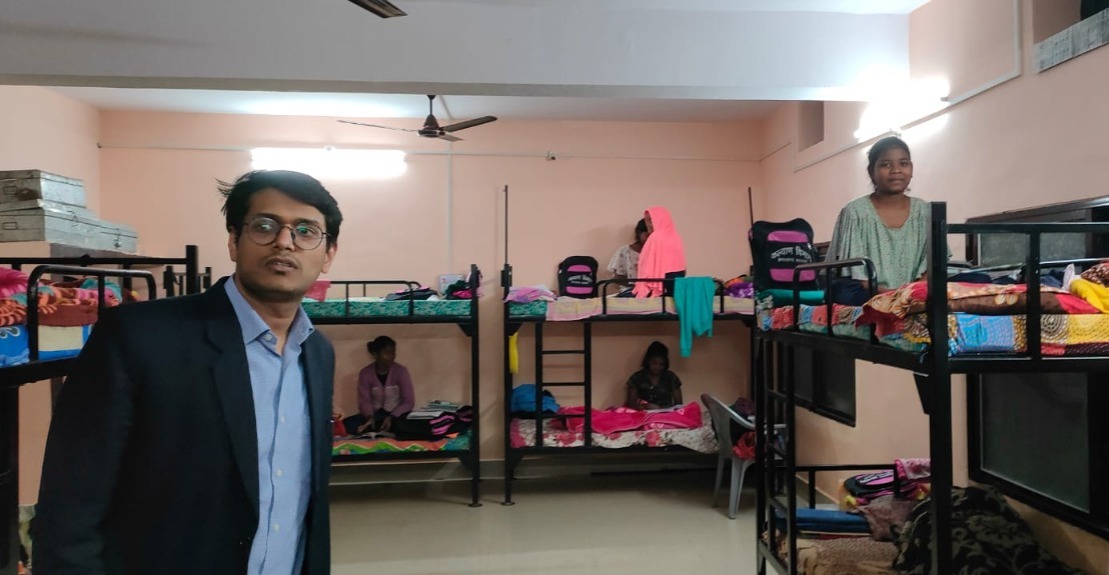 जिला डीसी ने सरकारी बालिका छात्रावास का किया औचक निरीक्षण, साफ- सफाई और खाने की गुणवक्ता का जाना हाल