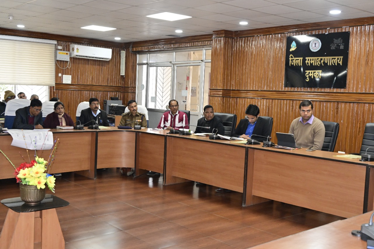दुमका : कोरोना काल के बाद हो रहा हिजला मेला का आयोजन, उपायुक्त ने अधिकारियों के साथ की बैठक, दिए निर्देश