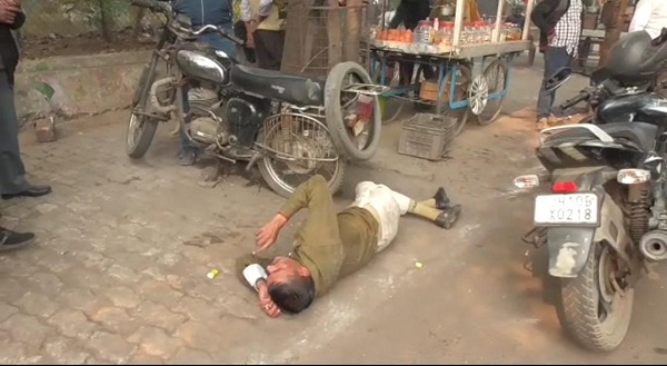 धनबाद की सड़क पर शर्मसार हुई पुलिस की वर्दी, जानिए क्या है पूरा घटनाक्रम