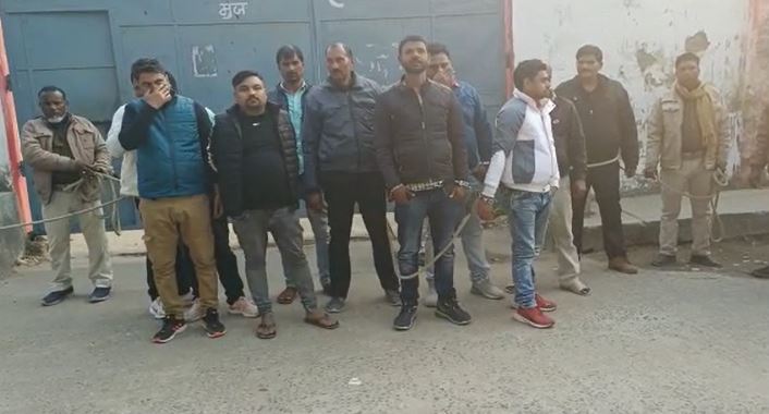 मुजफ्फरपुर: दबंग की पत्नी के बर्थडे मे ताबड़तोड़ फायरिंग, 11 लोग गिरफ्तार