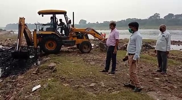 छठ पर्व के लिए नगरपरिषद ने कसी कमर, इन घाटों की हो रही सफाई