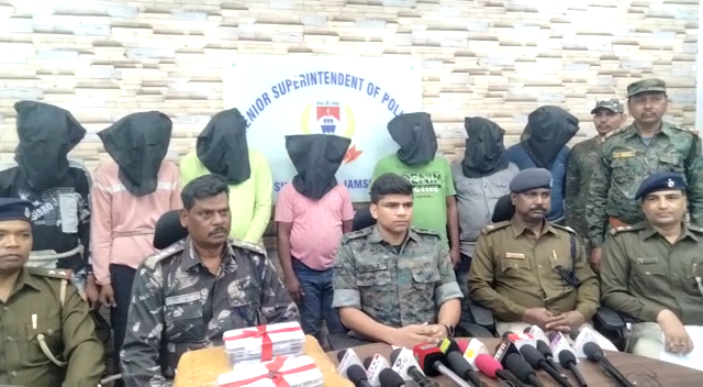 जमशेदपुर : लाखों के गांजा के साथ सात गिरफ्तार, आंध्रप्रदेश से लाकर शहर में करते थे तस्करी 