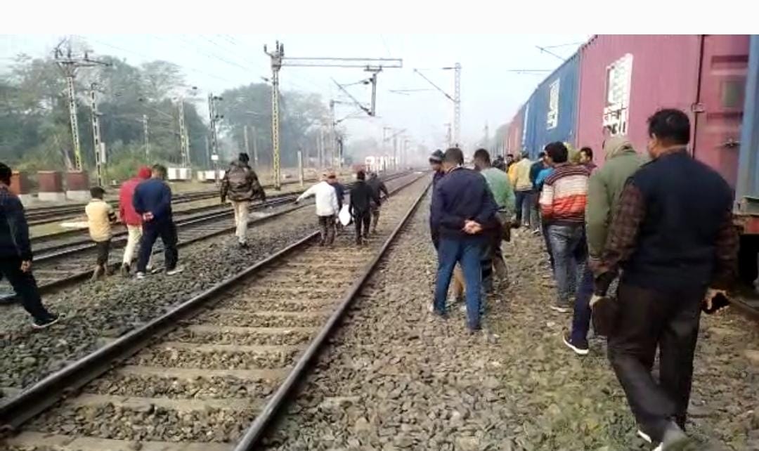 गोमो रेलवे जंक्शन पर ट्रेन से कटकर हेड कांस्टेबल की मौत, सौ मीटर तक फैले थे शरीर के टुकड़े 