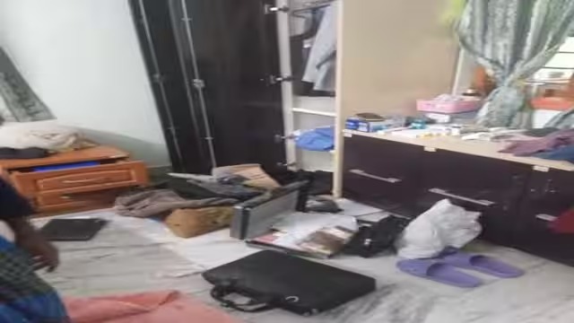 विश्वविद्यालय के पूर्व रजिस्ट्रार के घर बड़ी चोरी ,जानिए घर में घुस चोरों ने क्या क्या किया 