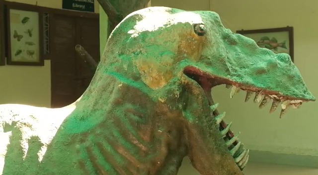 रखरखाव के अभाव में बर्बाद हो रहा गुमला का विज्ञान केंद्र