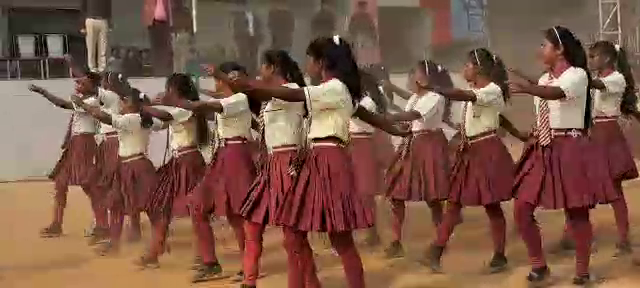 देवघर : गणतंत्र दिवस की परेड में पुरुषों के साथ कदम से कदम ताल मिलाएंगी बच्चियां, डीसी ने कहा इस साल का समारोह होगा ऐतिहासिक 