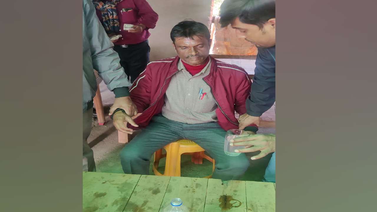 गिरिडीह : एसीबी ने पंचायत सचिव को रिश्वत लेते रंगे हाथ किया गिरफ्तार, मचा हड़कंप