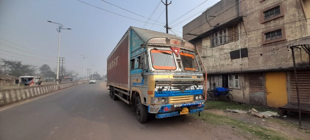 झरिया में खड़े ट्रक पर अपराधियों ने की फायरिंग,चालक को लगी गोली,जानिए कब का है यह मामला 