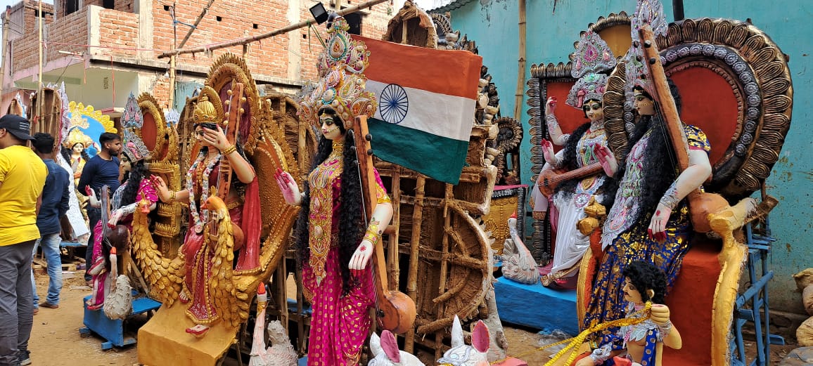 देवघर : सरस्वती पूजा को लेकर खूब हो रही आकर्षक प्रतिमाओं की बिक्री, मूर्तिकारों में खुशी 