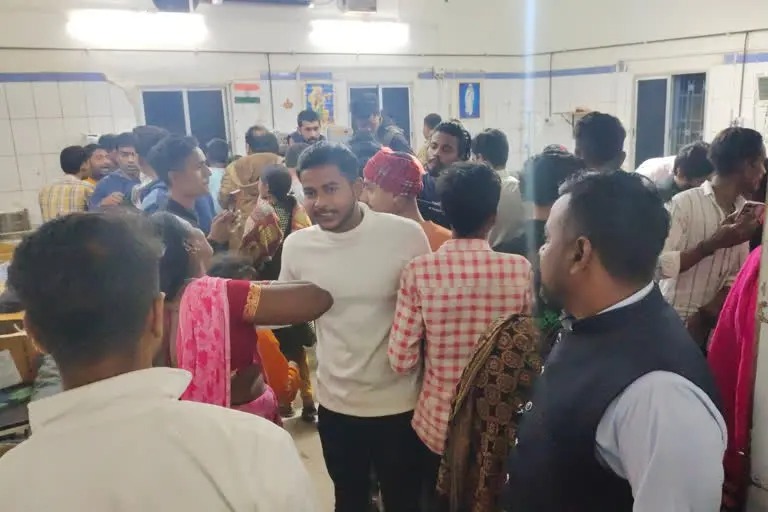 आरा : पागल कुत्ते का आतंक, 80 लोगों को काटकर किया जख्मी, अस्पताल में अफरा-तफरी 