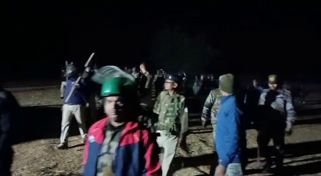 जामताड़ा : सरस्वती मूर्ति विसर्जन जूलुस के दौरान पुलिस पर हमला,  पुलिस इंस्पेक्टर सहित पांच जवान गंभीर रूप से घायल