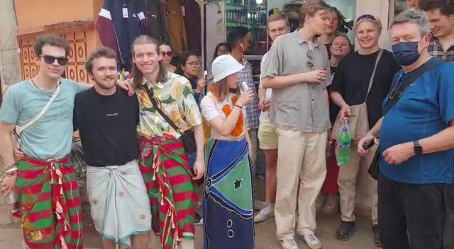 संथाली संगीत को पास से जानने के लिए सात समंदर पार से दुमका पहुंचे नॉर्वे के विदेशी, पीओ बोर्डिंग के संथाली रचनाओं को देख हुए प्रभावित