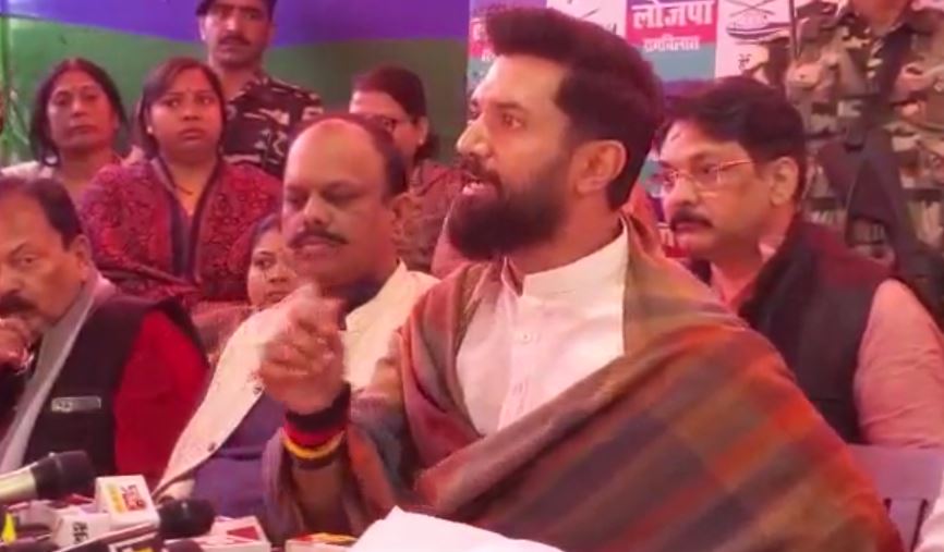 नीतीश कुमार को चिराग का खुला चैलेंज कहा मंच पर आकर कर लें डिबेट