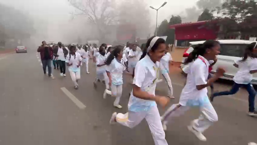 पटना में मिनी मैराथन, एजुकेशन फ़ॉर ऑल के लिए 2 किलोमिटर तक दौड़े बच्चे, दिखा उत्साह