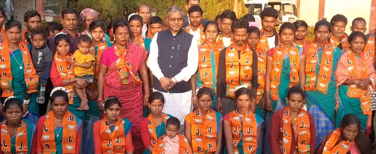 संथाल परगना में भाजपा ने लगाया जोर,बड़ी संख्या में भाजपा का दामन थामा लोगों ने,क्या कहा शामिल होने वालों ने