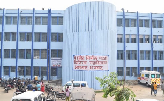 भंग का रंग ऐसा चढ़ा कि अस्पताल पहुंच गए आठ मेडिकल स्टूडेंट्स, जानिए क्या है पूरा मामला 