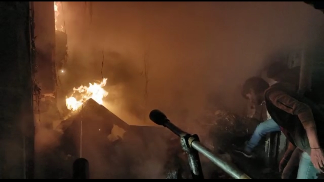 भागलपुर : दुकान में लगी भीषण आग, 5 लाख का समान जलकर राख 