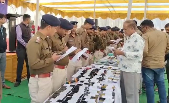 जमशेदपुर: 500 से ज्यादा लोगों को मिला उनका खोया हुआ मोबाईल फोन, लोगों ने की पुलिस की जमकर वाहवाही